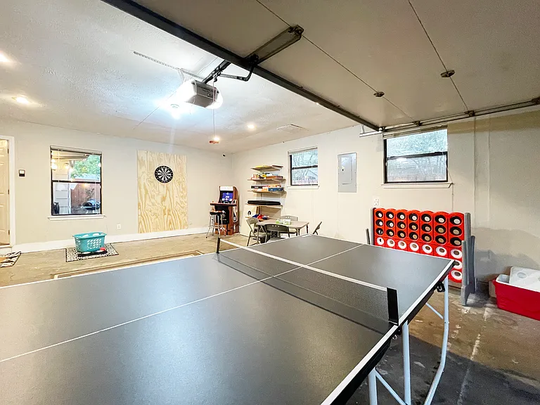 1126 Melrose Dr — Photo 28
