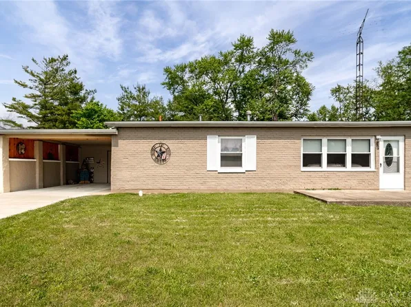 804 N Scott St, New Carlisle, OH 45344