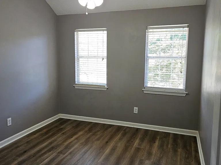218 Preston Cir — Photo 35
