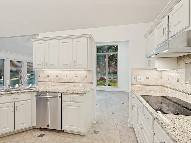 6900 Laramie Dr — Photo 8