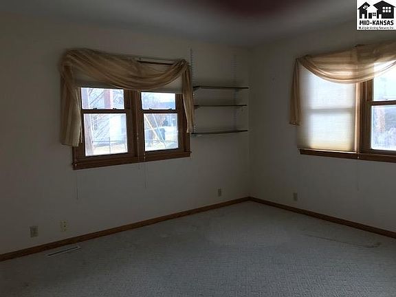 5th image of 26 Eastwood Dr