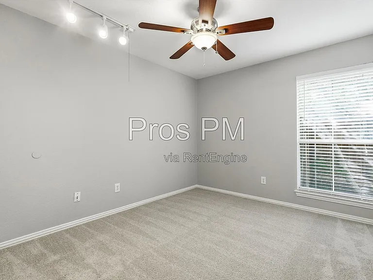 2921 Meadow Glen Dr — Photo 26