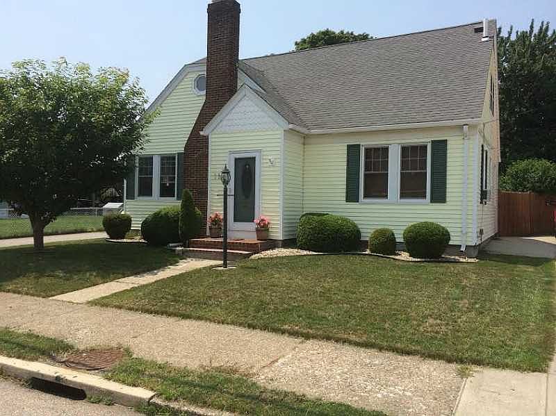 1st image of 114 Rosemont Ave