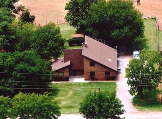 310 S 14th St, Arapaho, OK 73620