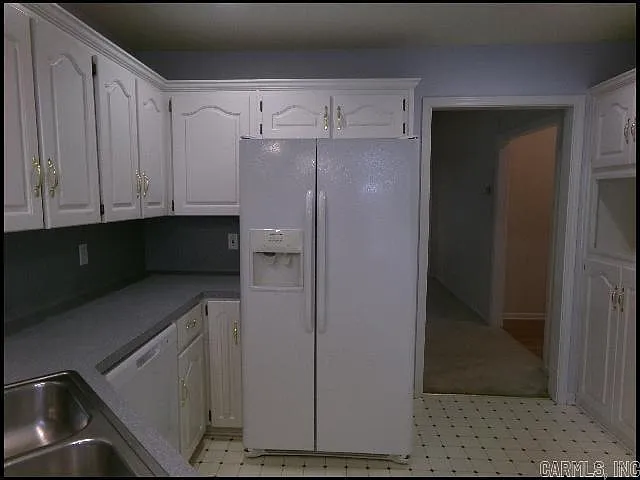 1024 Colonial Dr — Photo 7
