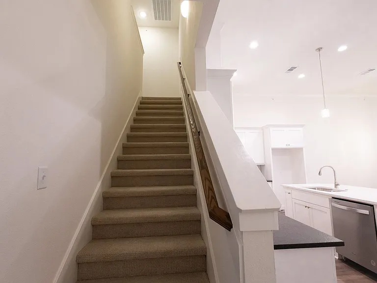 1546 Bennett St — Photo 19