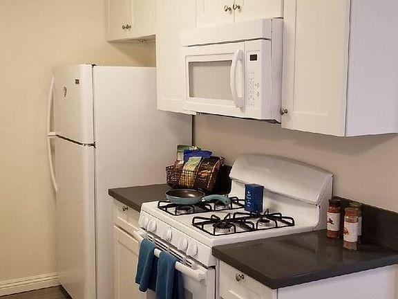 4th image of 19950 Roscoe Blvd APT 04