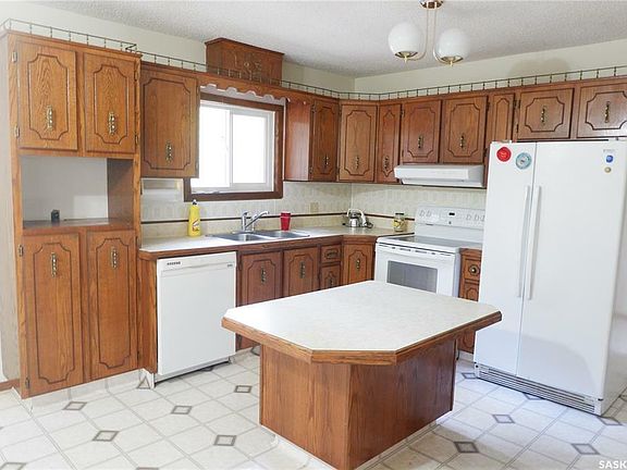 3rd image of 5512 Valley Dr