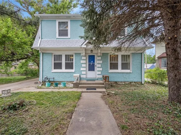 3220 Summit St, Kansas City, MO 64111