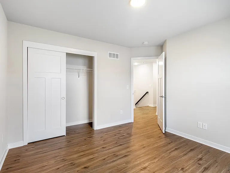 670 Lambert Dr — Photo 26