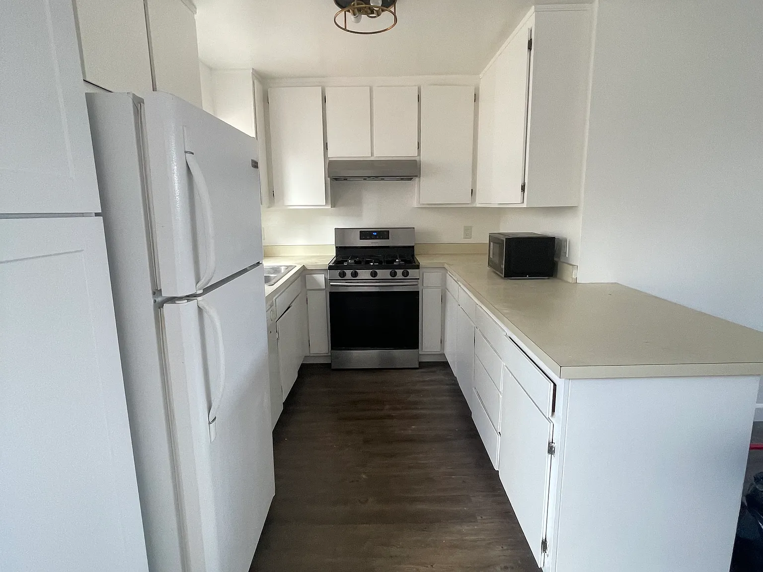 2 bed, 750 sqft, $2,850 — Photo 3