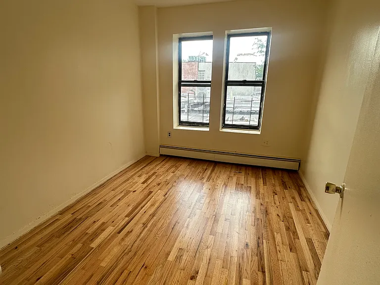 1974 51st St #3R — Photo 5