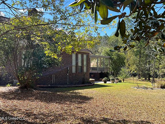3rd image of 15092 Laurelwood Dr