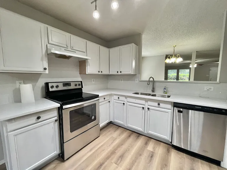 2321 Avalon Creek Way — Photo 3