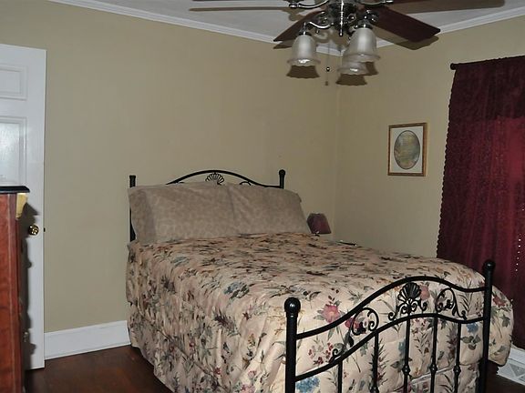4th image of 219 Bartley St