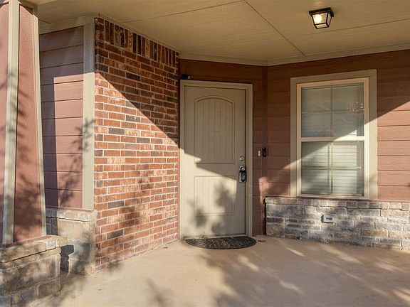 2nd image of 1001 SW 92nd St