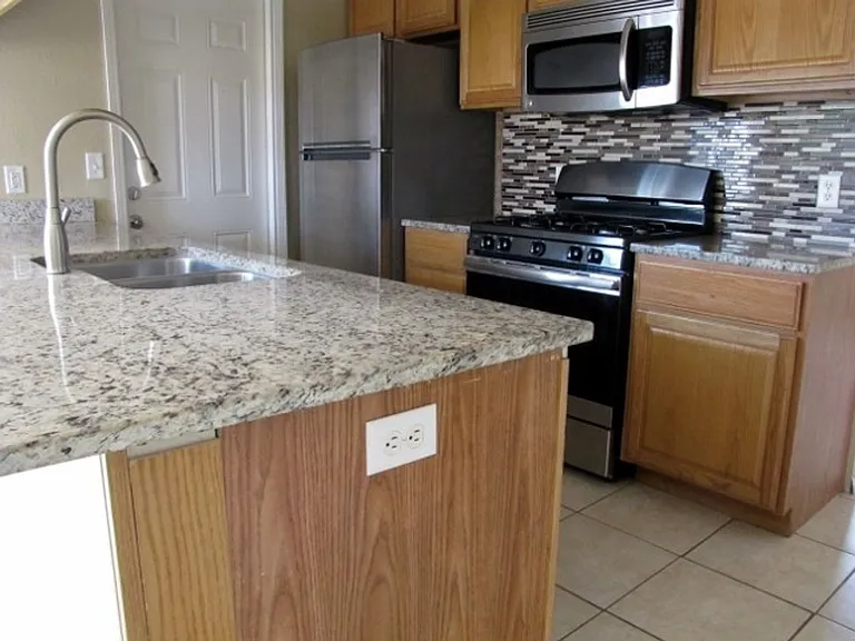 823 Plaza Encanto — Photo 6