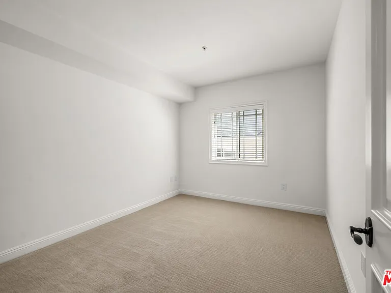 837 Crenshaw Blvd #301 — Photo 49