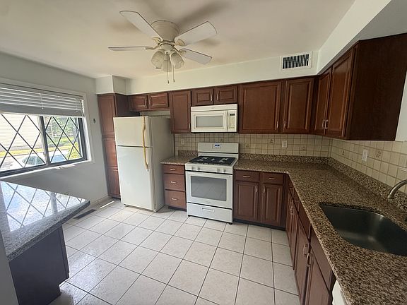 4th image of 135 W Nyack Rd APT 85