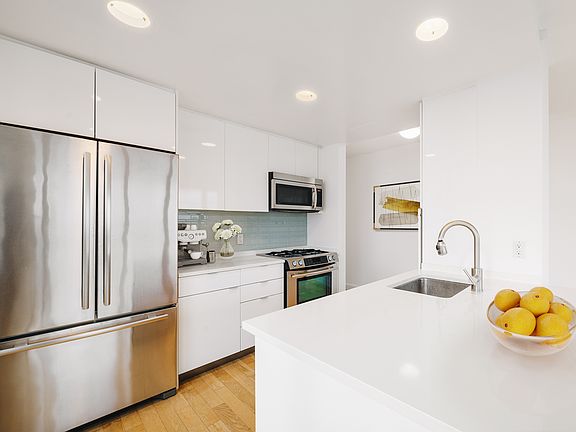 3rd image of 1113 York Ave #27H