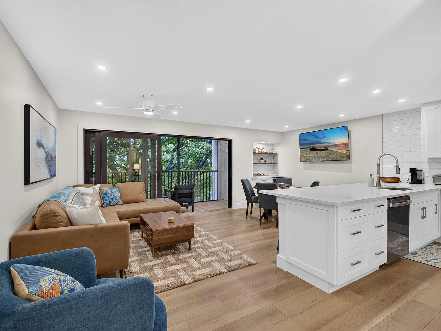1 bed, 1.5 bath, 860 sqft, $5,500 — Photo 4