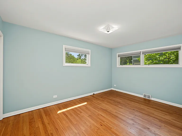 673 N Park Blvd — Photo 13