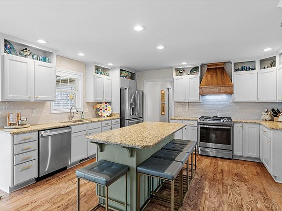 2nd image of 8928 Calvin Cir
