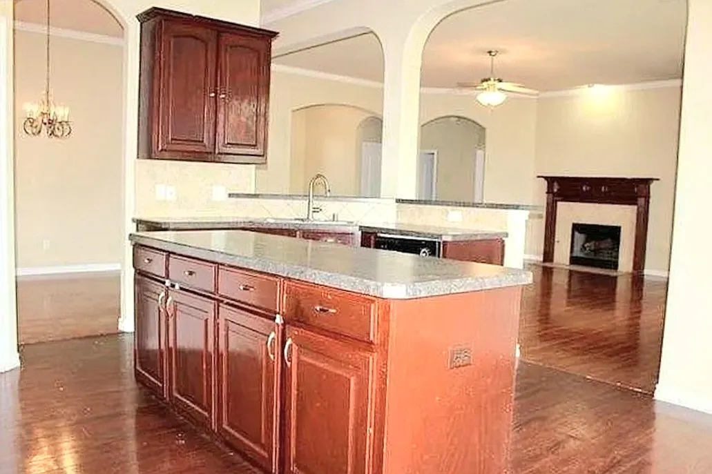 3 bed, 2824 sqft, $2,775 — Photo 3