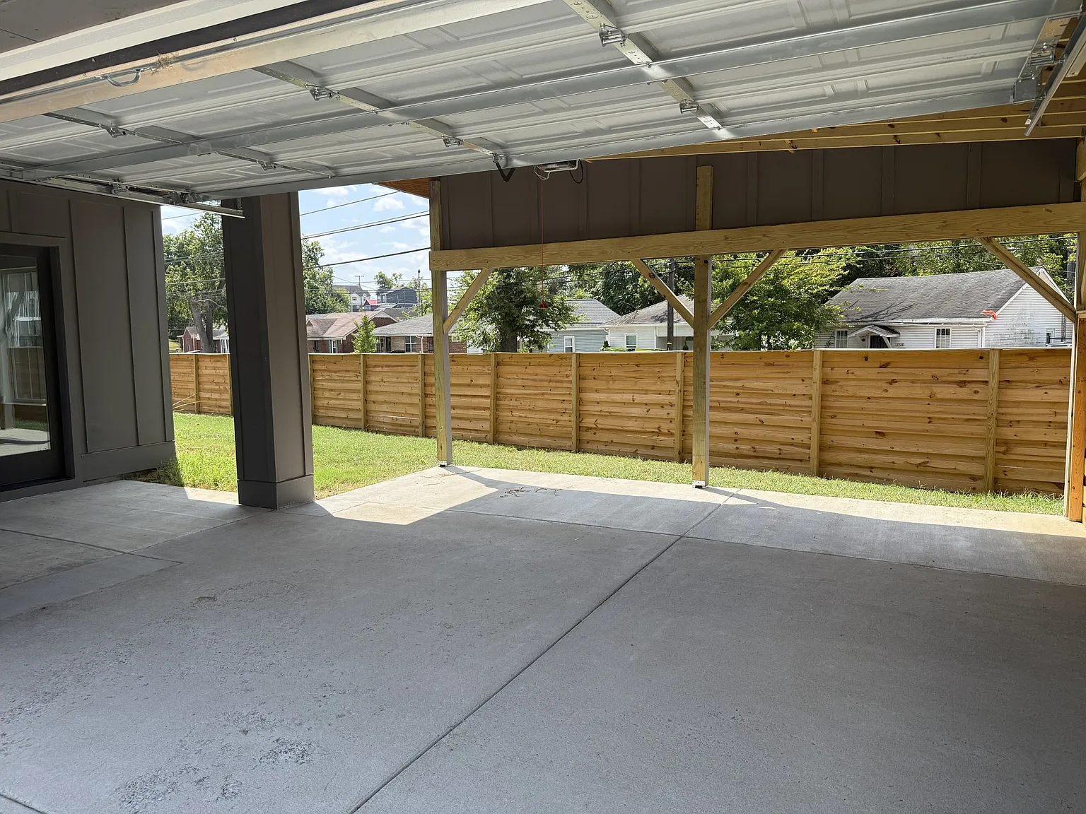 3 bed, 2.5 bath, 2393 sqft, $3,000 — Photo 3