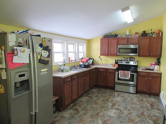 2nd image of 212 E Walnut St