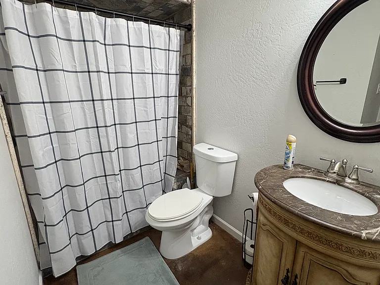 1322 E Ivyglen St — Photo 8