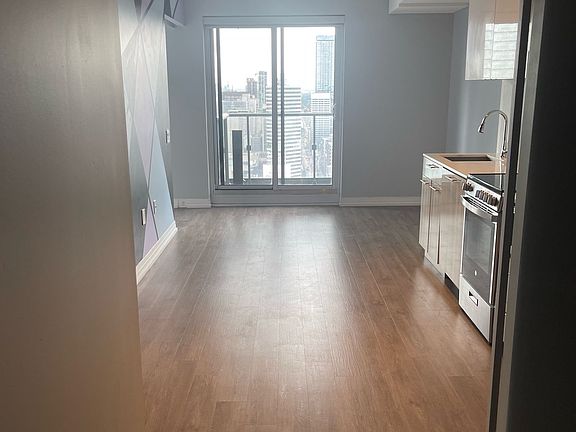 4th image of 251 Jarvis St #4108