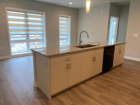 5th image of 3218 S Archer Ave #301