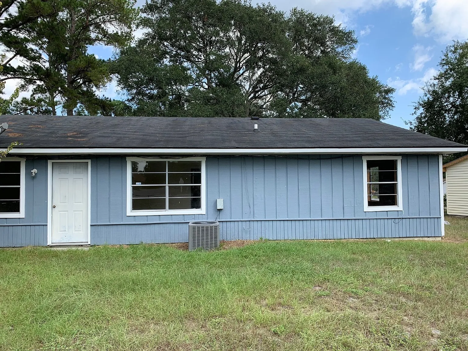 3 bed, 2.0 bath, 1290 sqft, $1,300 — Photo 2