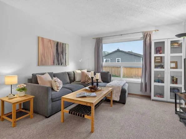 179 Pinecliff Clos NE, Calgary, AB T1Y 4N4