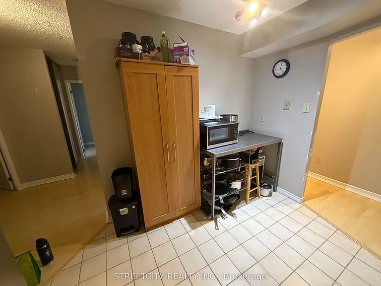 695 Richmond St #1307 — Photo 11