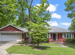 111 W Jefferson St, Petersburg, IL 62675