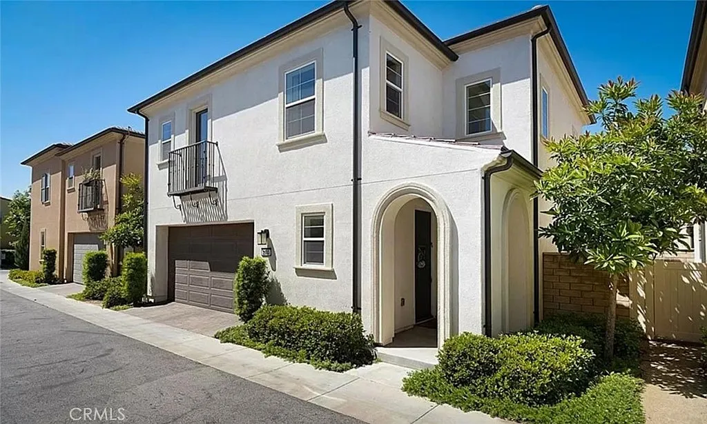 4 bed, 1719 sqft, $4,150 — Photo 2