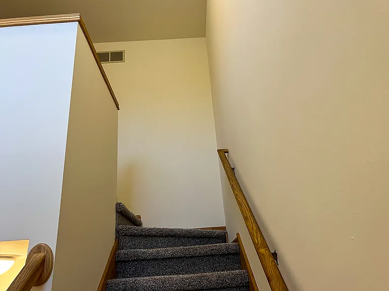 1104 Heritage Ct — Photo 5