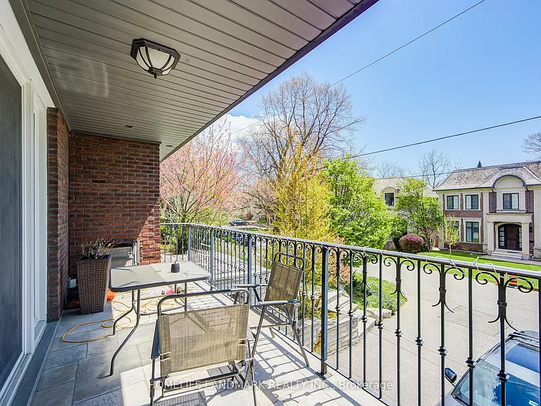 102 Stratford Cres — Photo 15