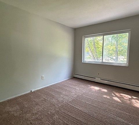 5th image of 5058 Broadway Ave APT 8