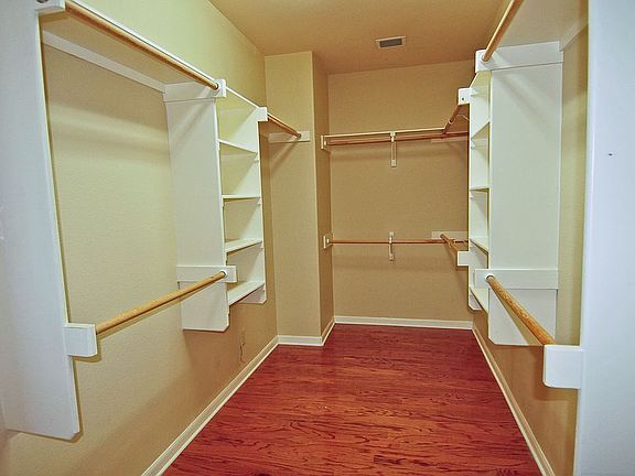 3rd image of 444 Herff St