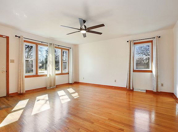 3rd image of 18542 Glen Oak Ave