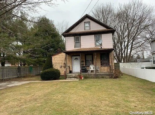 8 E 14th Street, Huntington Station, NY 11746