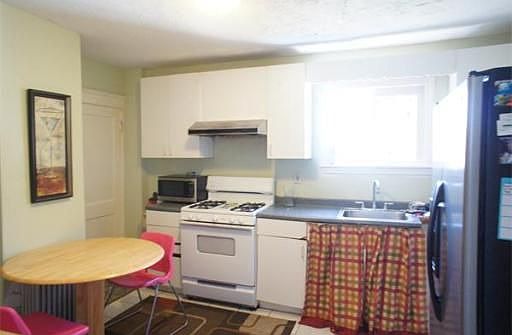 4th image of 90 Waterston Ave