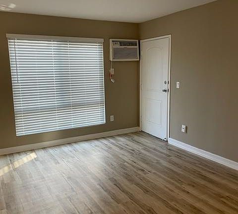 4th image of 4211 Central Ave APT 11