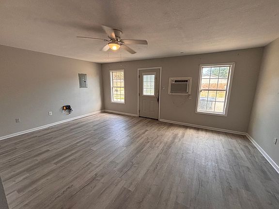 3rd image of 1006 E Garland St #4