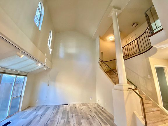 5th image of 430 W Sunnyoaks Ave