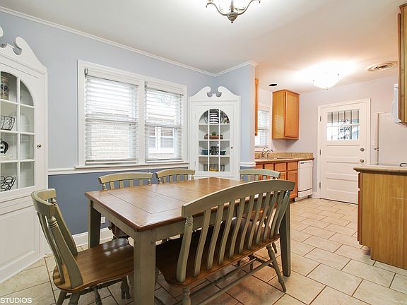 5th image of 3045 W 100th St