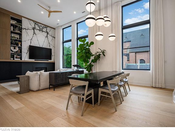 4th image of 1660 N Hudson Ave APT 3D
